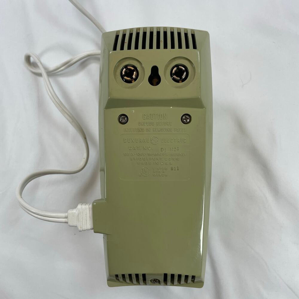 General Electric Vintage Avocado Green Hand Mixer 3-Speed D1 M24 Made in USA - Picture 5 of 7